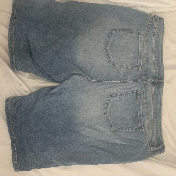 Torrid Boyfriend denim shorts bermuda 13” inseam distressed size 26 GUC - Picture 4 of 4